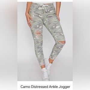 YMI Camo Joggers size medium. NWT smoke free home.